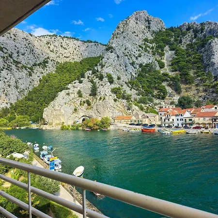 Cetina أوميس